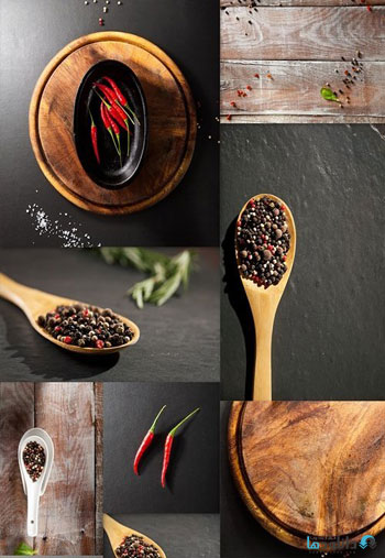 استوک-Red-Chili-Pepper-on-Wooden